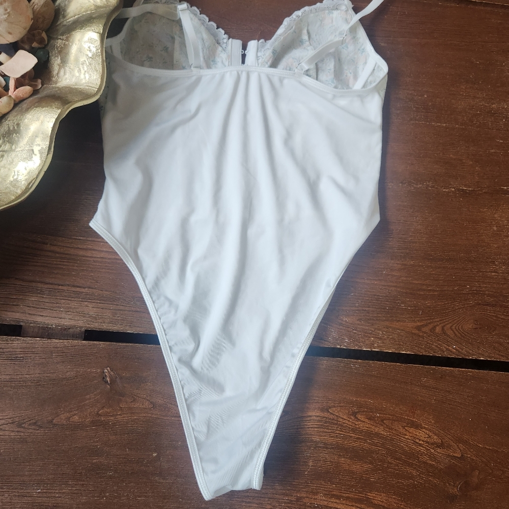 ๐ Floral lace bodysuit - Picture 8 of 8